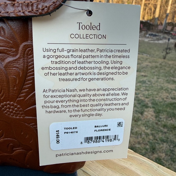 Patricia Nash NWT Floral Embossed Tan Leather Messenger Bag w/Branded Dustbag - Picture 3 of 4